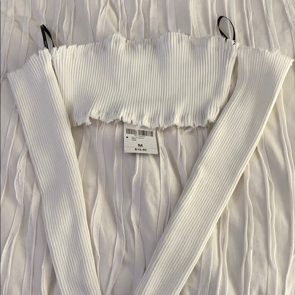 Long Sleeve, Crop Top. Tag on